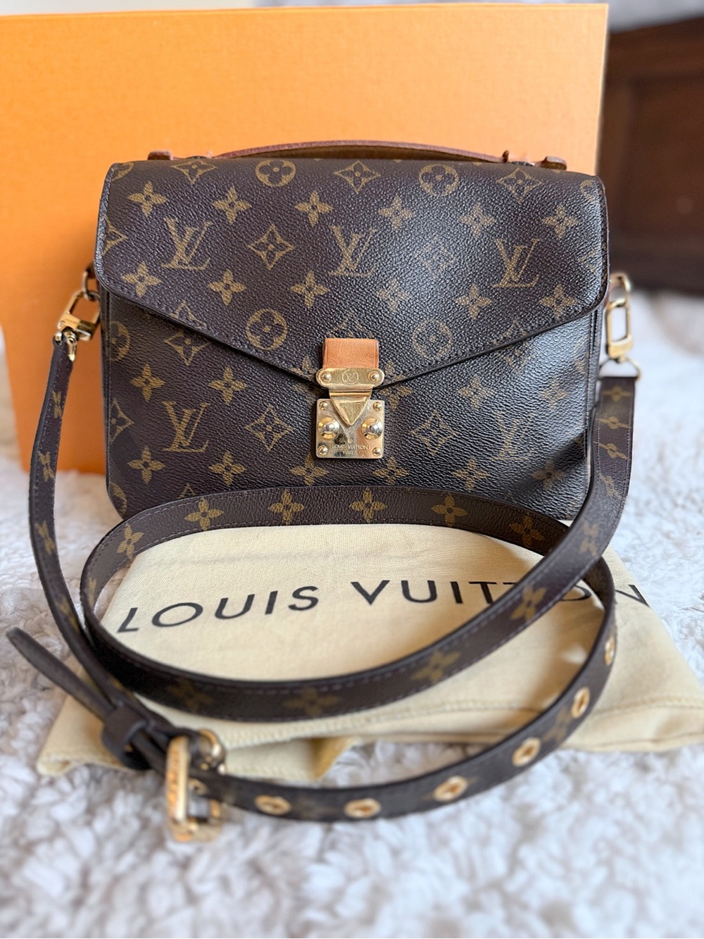 Louis Vuitton monogram Pochette Metis crossbody top handle shoulder bag+ box